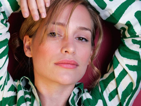 Piper-Perabo-15
