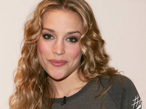 Piper-Perabo-19