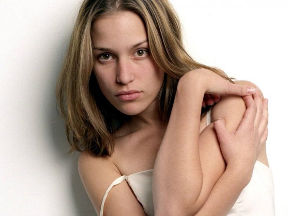 Piper-Perabo-29