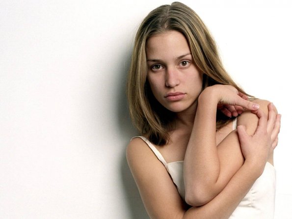 Piper-Perabo-31