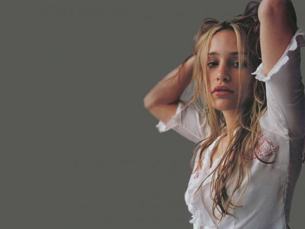 Piper-Perabo-33