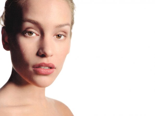 Piper-Perabo-34