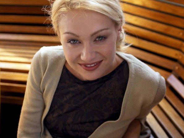 Portia-de-Rossi-10