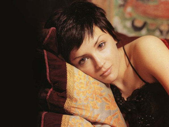 Rachael-Leigh-Cook-18