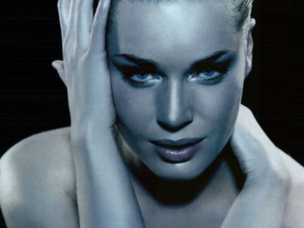 Rebecca-Romijn-31