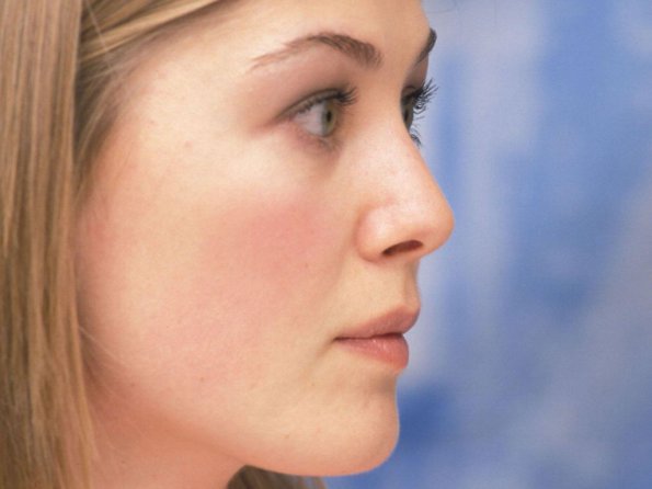 Rosamund-Pike-13