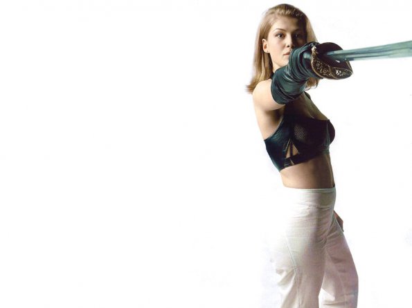Rosamund-Pike-22
