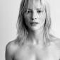 Sienna-Guillory-10
