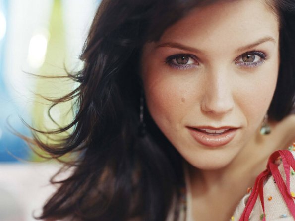 Sophia-Bush-19