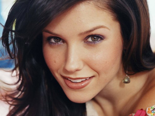 Sophia-Bush-24