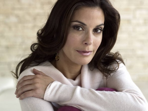 Teri-Hatcher-33