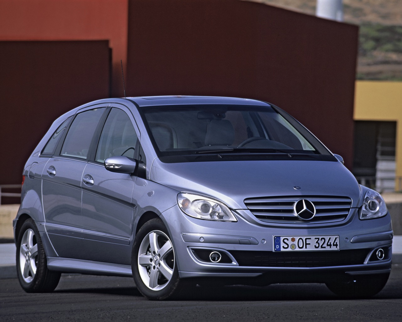 Mercedes-Benz-B-Class-1280-1024-01