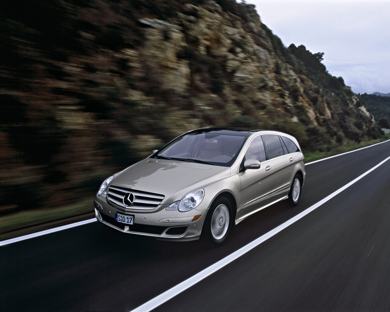 Mercedes-Benz-R-Class-1280-1024-01