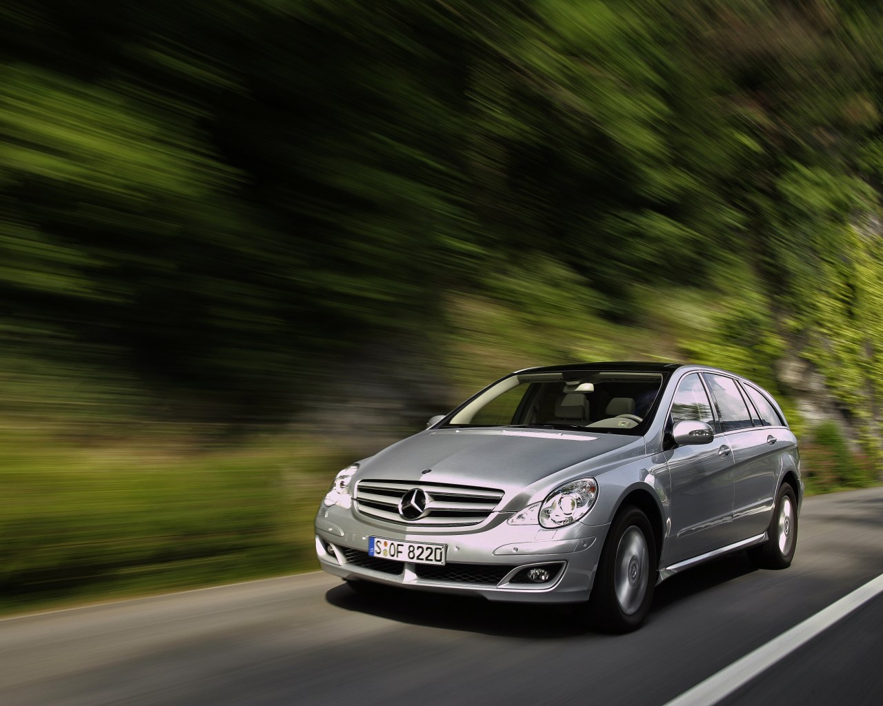 Mercedes-Benz-R-Class-1280-1024-04