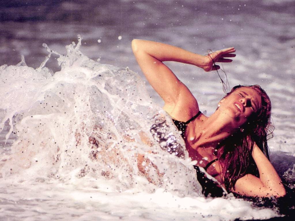 angie-everhart-10