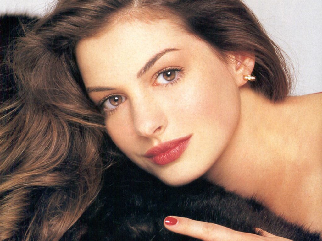 anne-hathaway-46