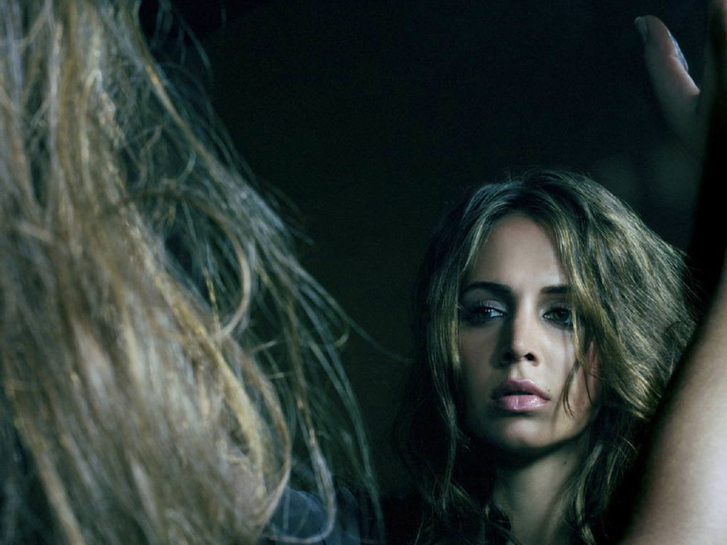 Eliza-Dushku-2
