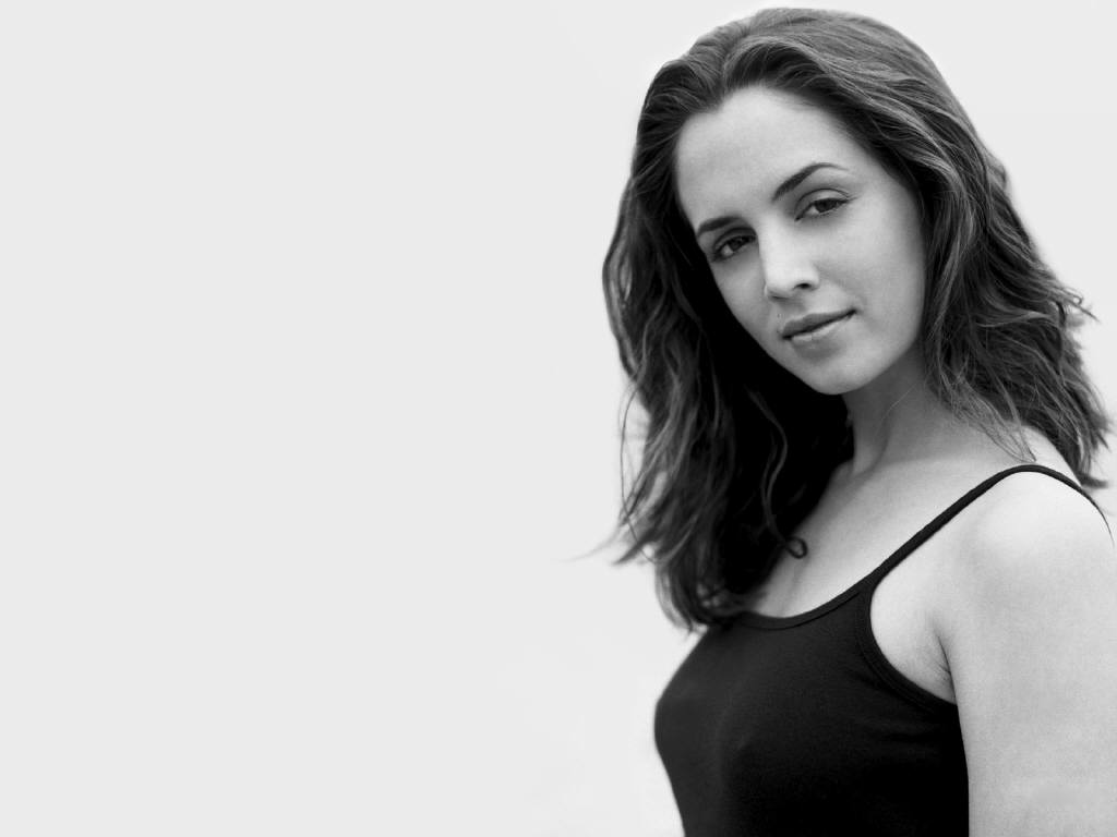 Eliza-Dushku-8