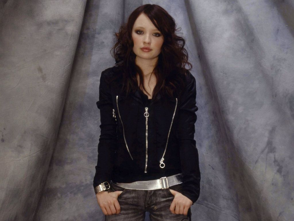 Emily-Browning-6