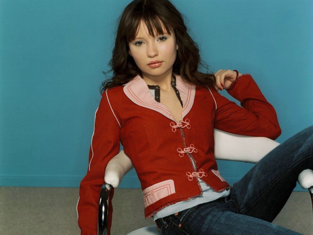Emily-Browning-8