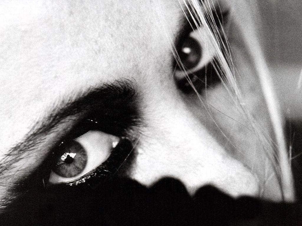 Emmanuelle-Beart-8
