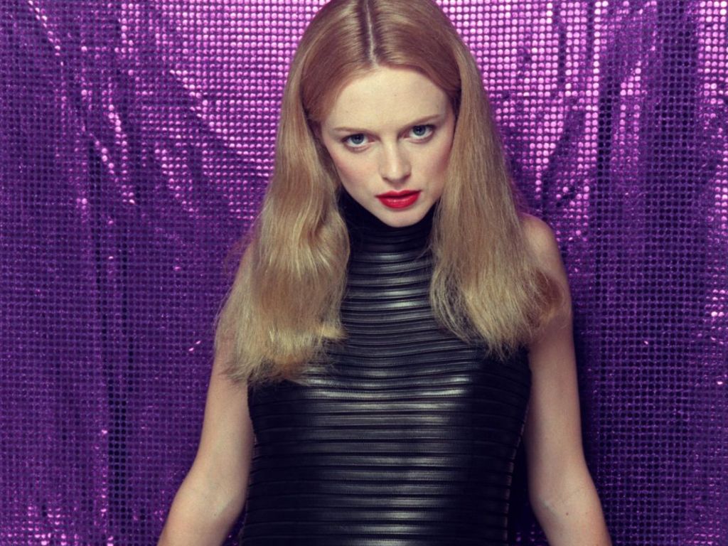Heather-Graham-9