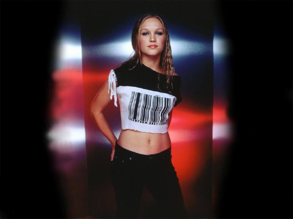 Julia-Stiles-34