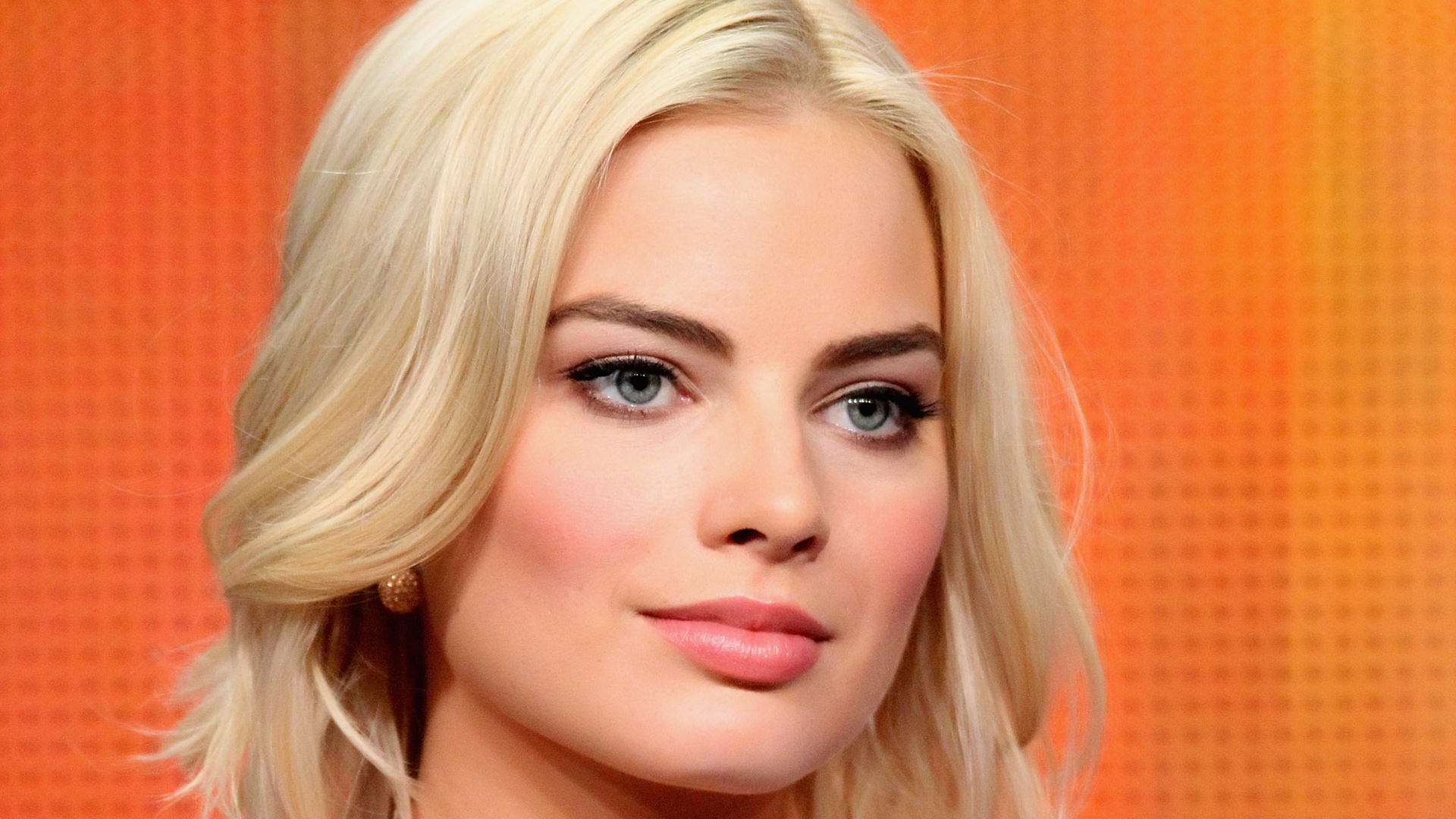 MARGOT-ROBBIE-7
