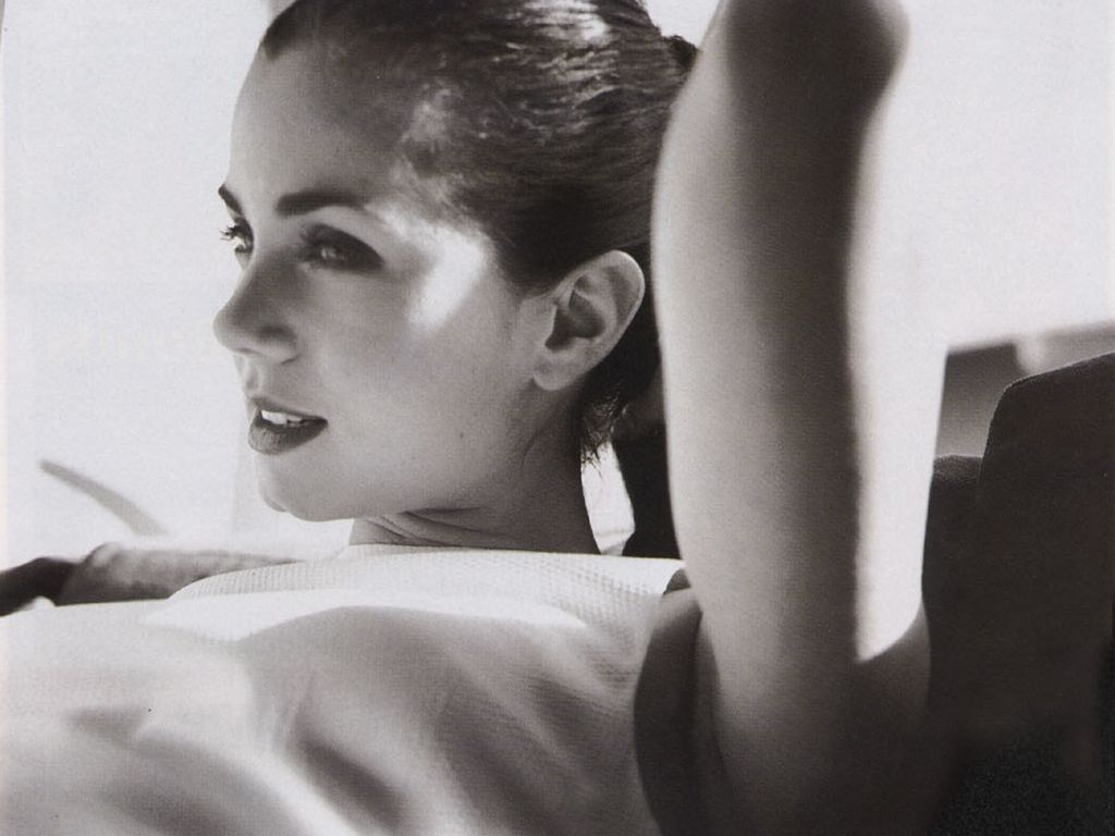 Mia-Kirshner-14