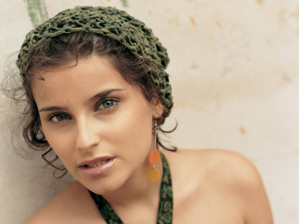 Nelly-Furtado-24
