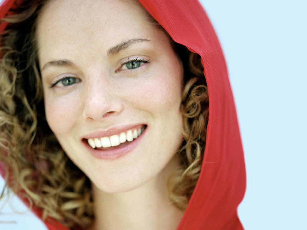 Sienna-Guillory-7