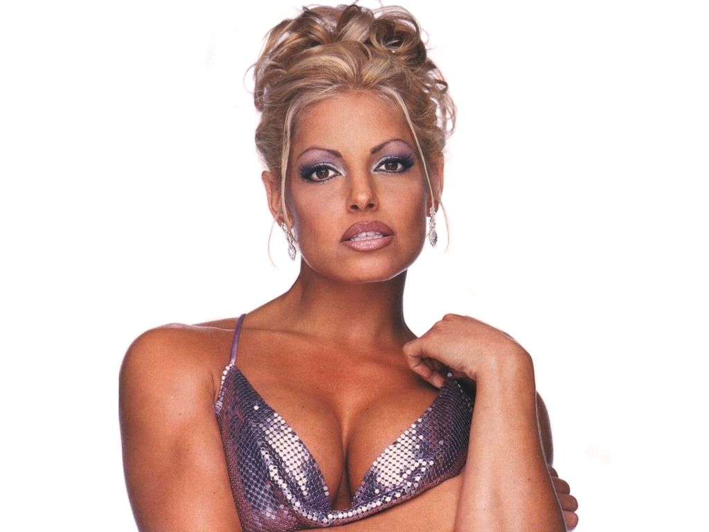 Trish-Stratus-25