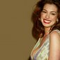 anne-hathaway-19